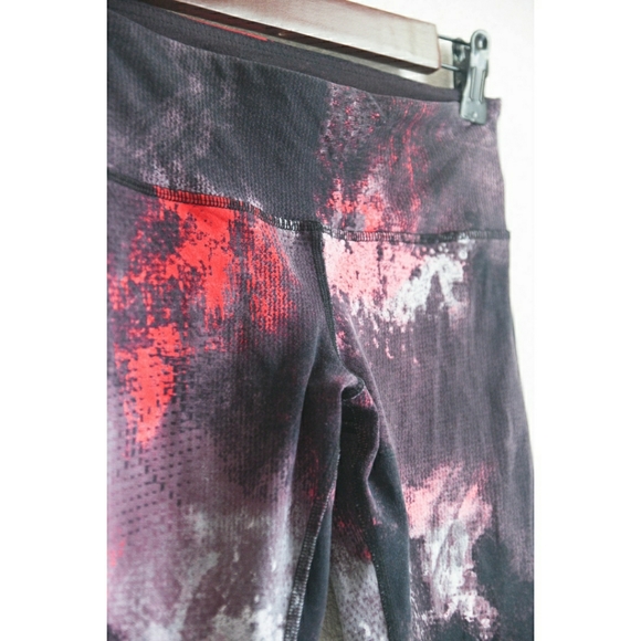 Alo Yoga Ruby Red Smoke Leggings - Picture 6 of 7